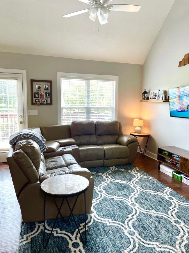 106 Robert M Green Blvd, Frankfort, KY 40601 - photo 3