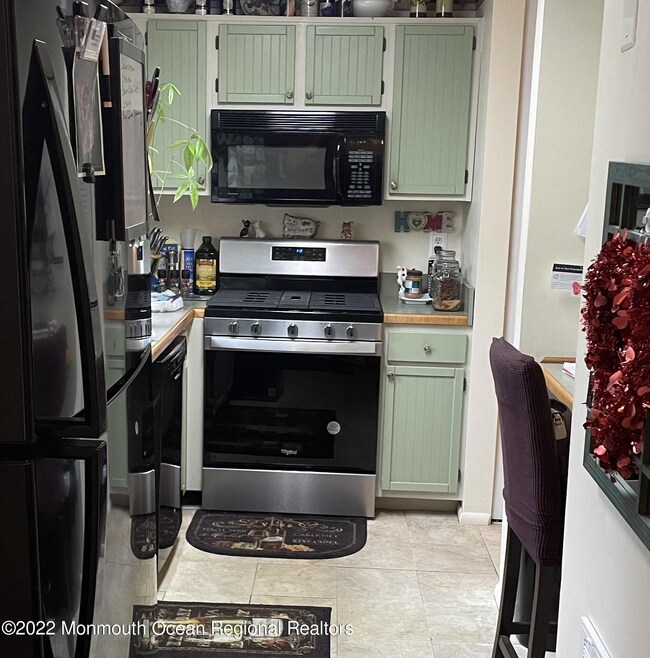 111 Azalea Cir unit 111, Jackson, NJ 08527 - photo 3