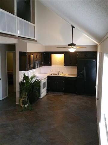 109 S Franklin Dr, Raymore, MO 64083 - photo 3