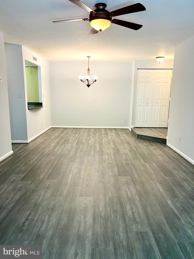 5833 Cove Landing Rd unit 301, Burke, VA 22015 - photo 4