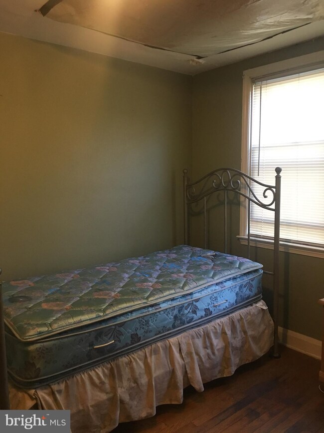 8671 Oak Rd, Parkville, MD 21234 - photo 7