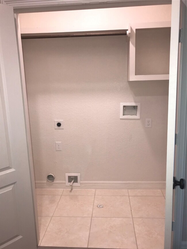 8215 Sealey St unit B, Houston, TX 77088 - photo 5