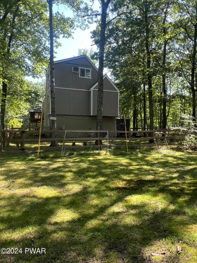 207 Maple Ridge Dr, Hawley, PA 18428 - photo 4