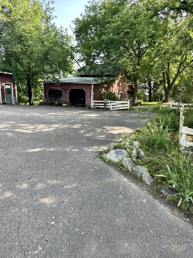 1098 New Center Church Rd, Shelbyville, TN 37160 - photo 3