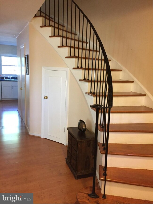 8226 Carrleigh Pkwy unit 82, Springfield, VA 22152 - photo 2