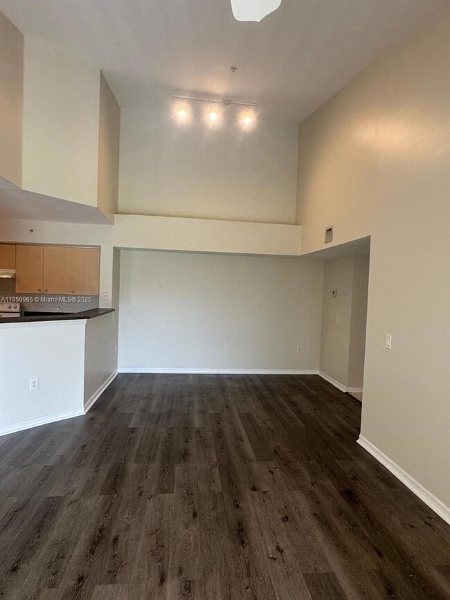 4041 San Marino Blvd unit 308, West Palm Beach, FL 33409 - photo 2