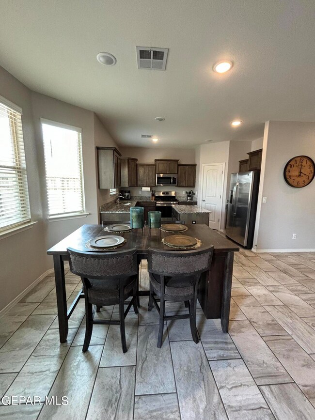 550 Sunset Valley Ave, Socorro, TX 79927 - photo 6