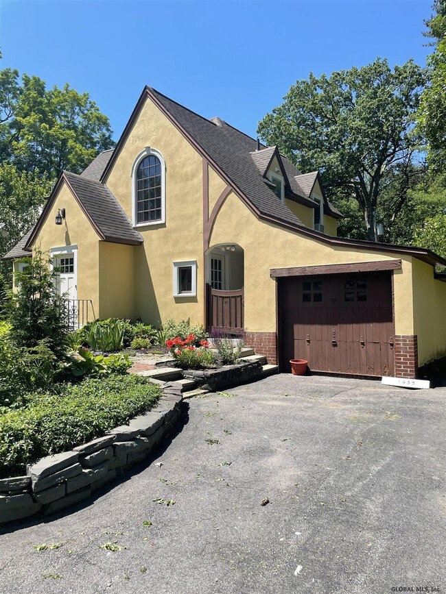 1435 Myron St, Schenectady, NY 12309 - photo 6