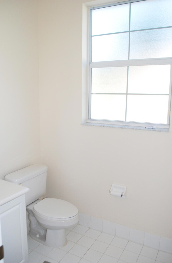 FLoor 2 powder room 4171