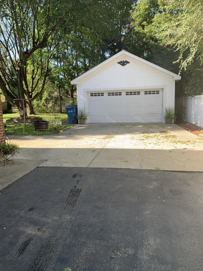 Detached Garage