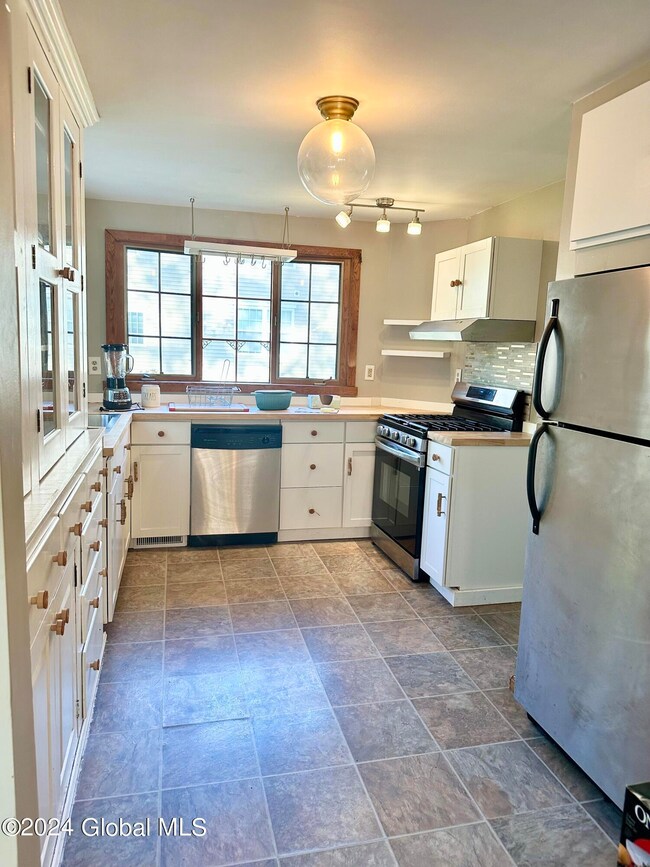 52 Hudson Ave, Delmar, NY 12054 - photo 3