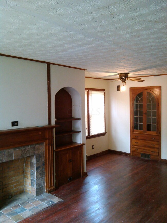 Living Room.jpg