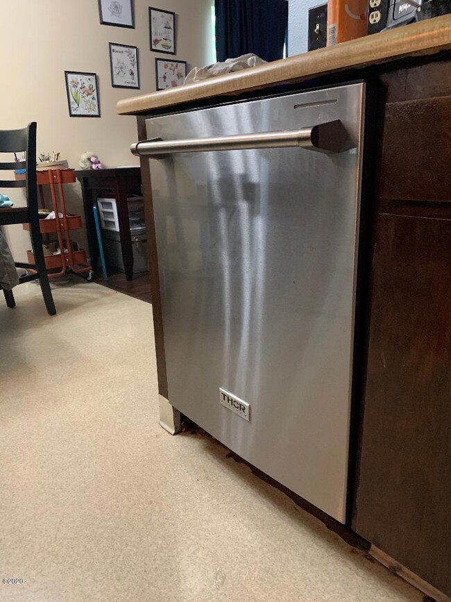 APT 1 KITCHEN