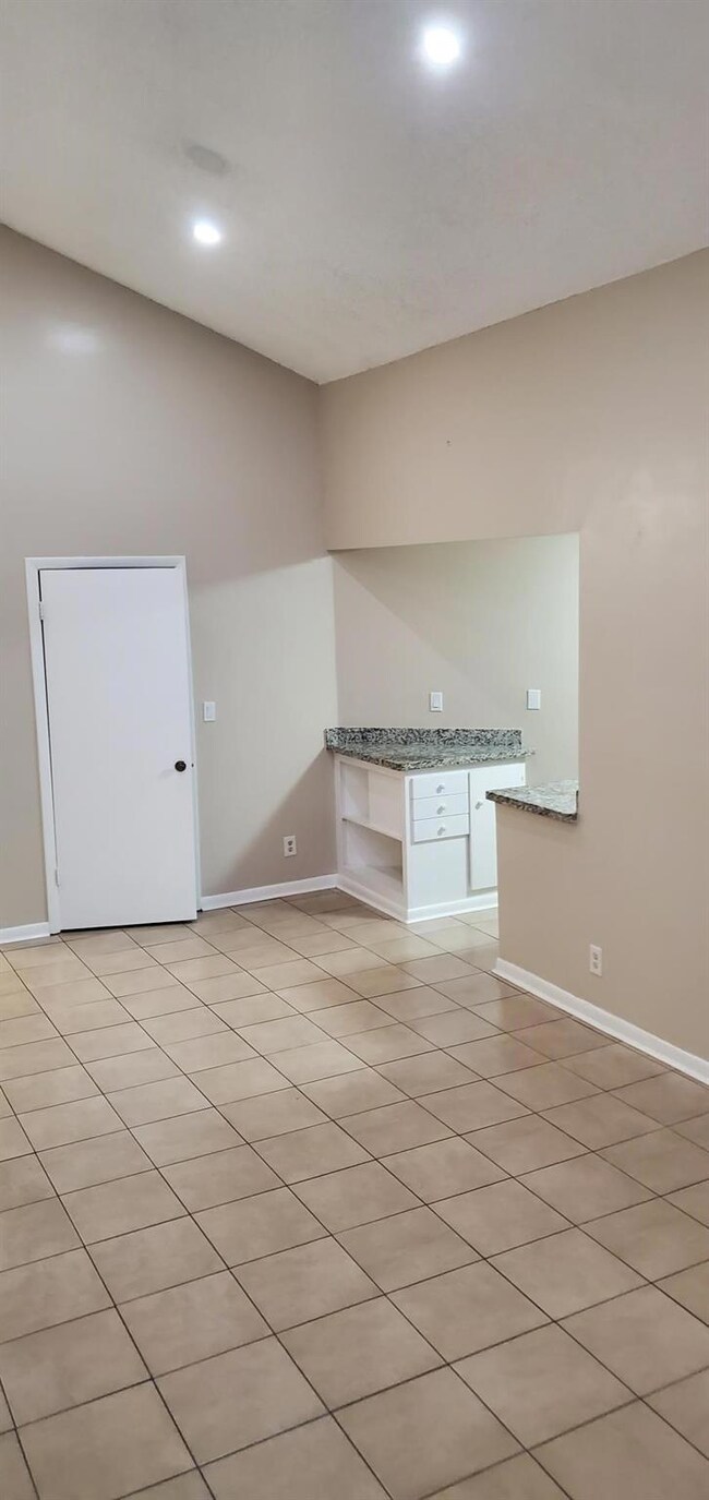 212 Lake Pointe Dr unit 314, Oakland Park, FL 33309 - photo 6