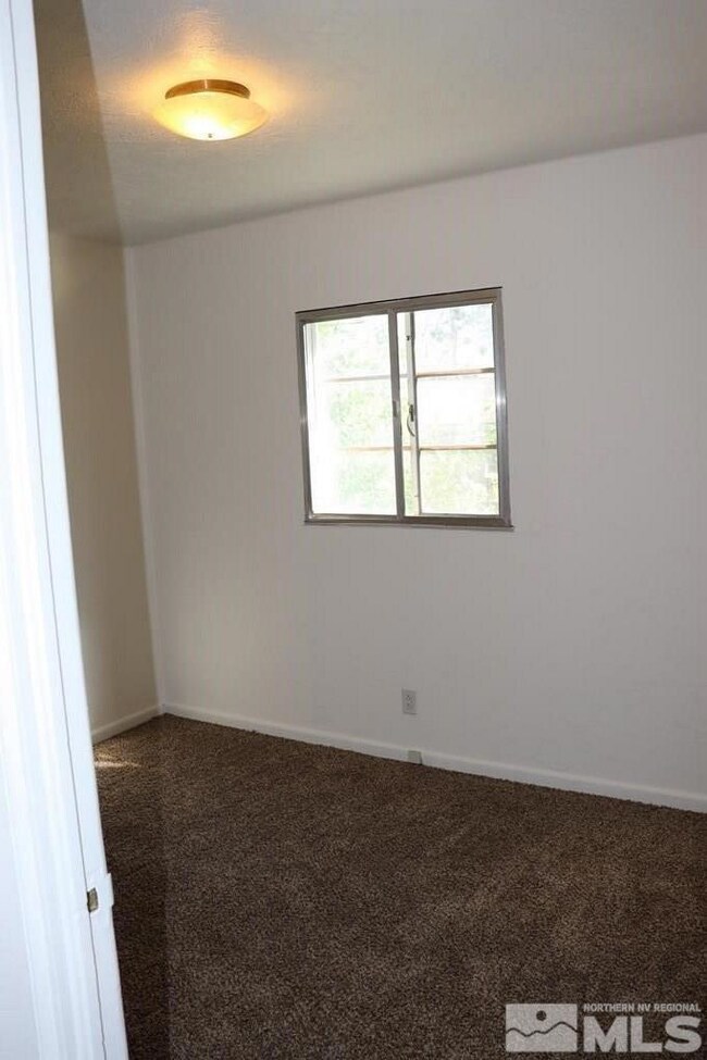 1235 Melarkey St, Winnemucca, NV 89445 - photo 5