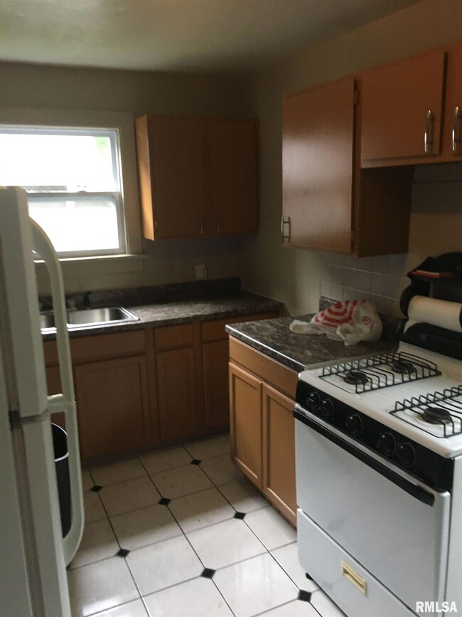 1701 2nd St, Moline, IL 61265 - photo 7