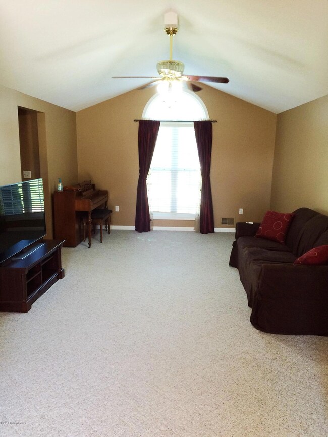 176 Patricia Ln, Mount Washington, KY 40047 - photo 2