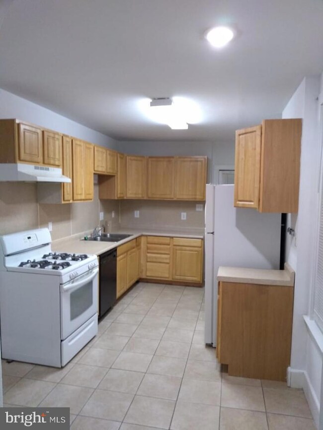 351 Moss St, Reading, PA 19604 - photo 4