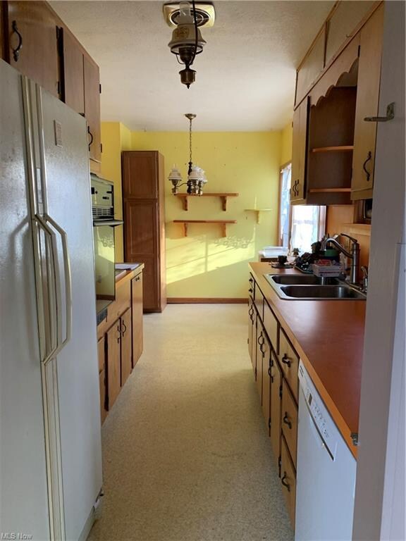 197 Erieview Blvd, Sheffield Lake, OH 44054 - photo 5