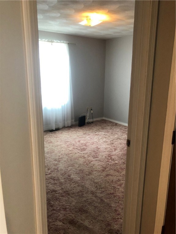 136 Calla St, Providence, RI 02905 - photo 4