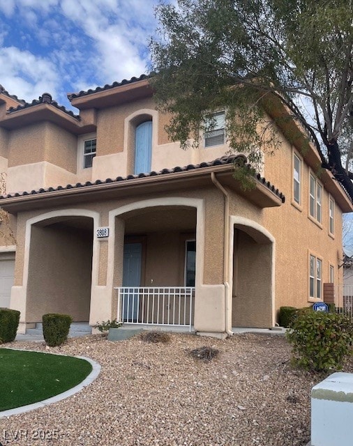 Mediterranean / spanish-style house featuring stuc