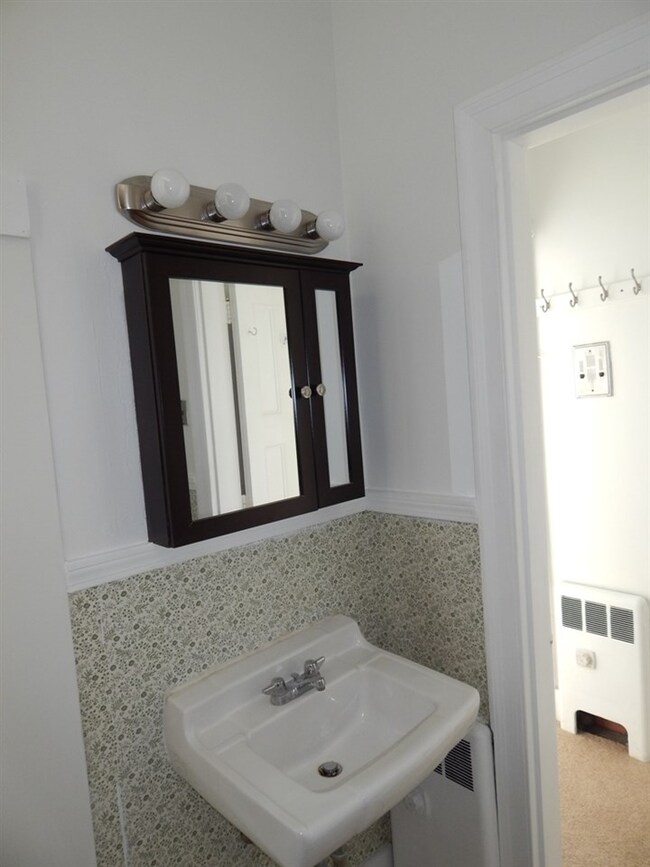 599 Middle St unit 2, Portsmouth, NH 03801 - photo 7