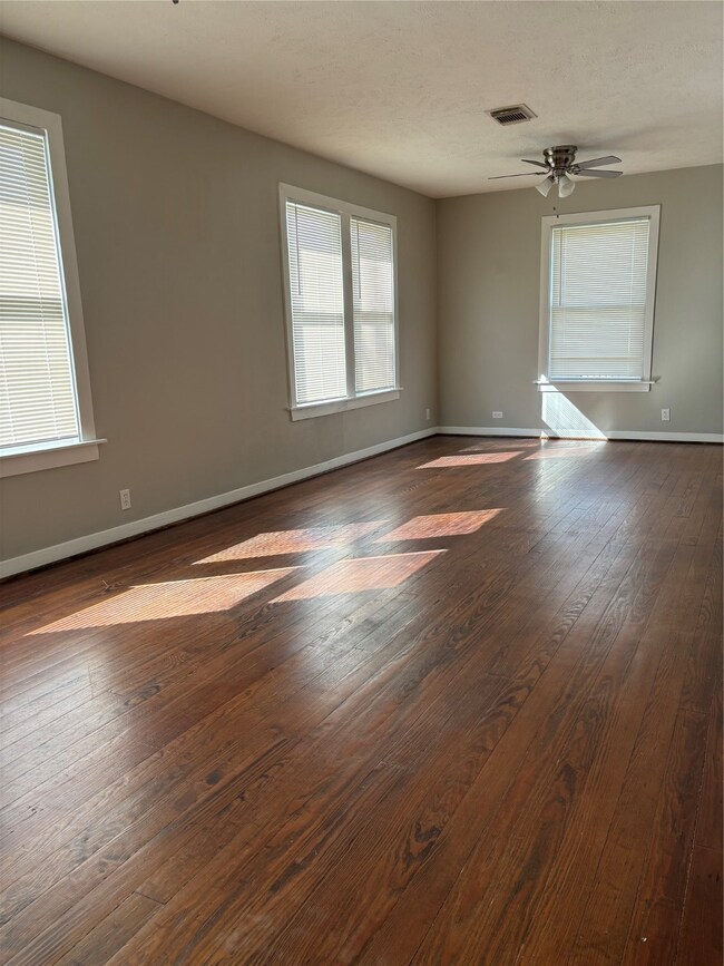 1411 W 34th St, Houston, TX 77018 - photo 5