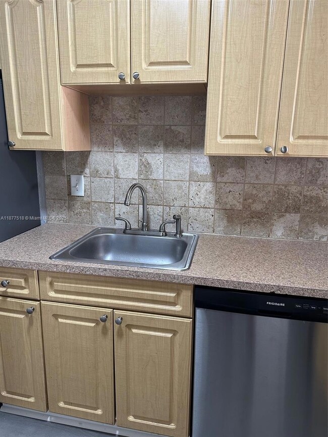 9972 SW 88th St unit 1126, Miami, FL 33176 - photo 4