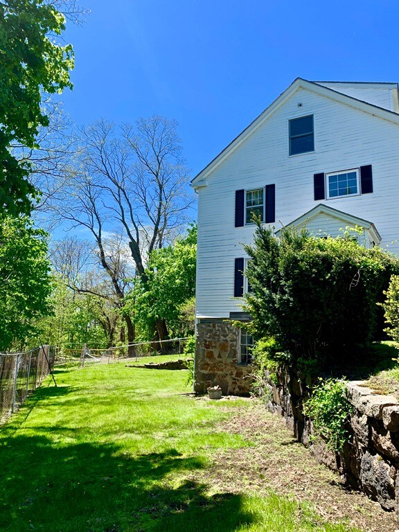 2 Walker Rd, Peabody, MA 01960 - photo 3