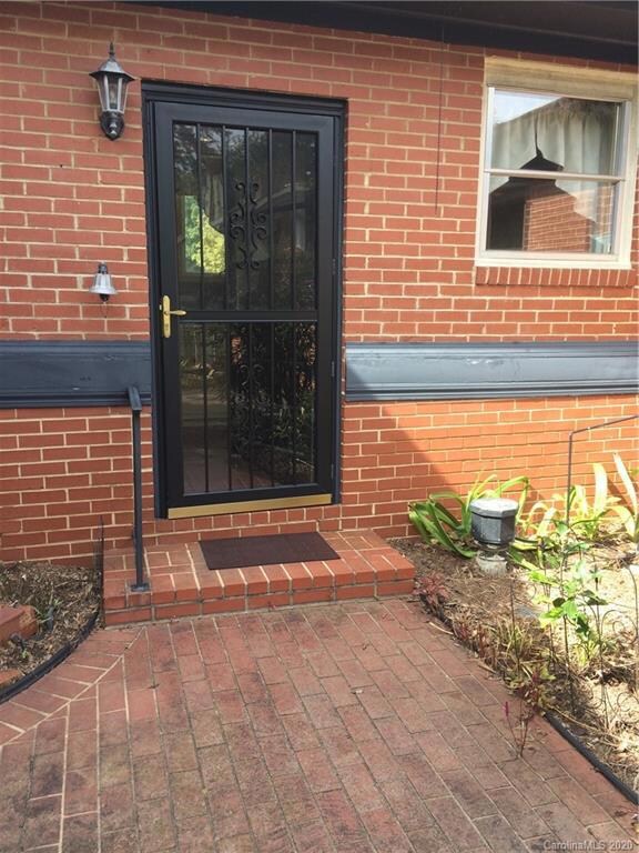 325 Magnolia St, Statesville, NC 28677 - photo 2