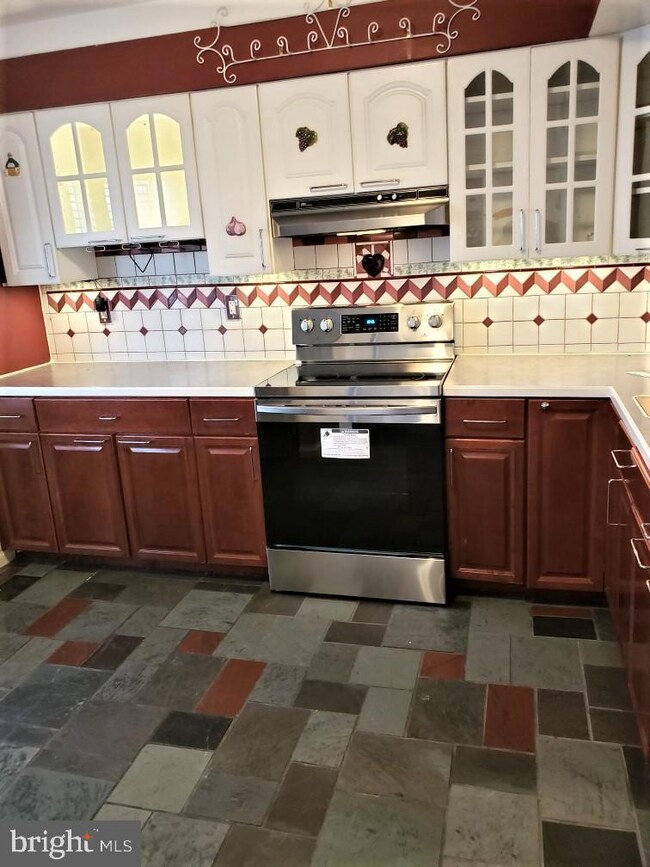 3716 Angelton Ct, Burtonsville, MD 20866 - photo 5