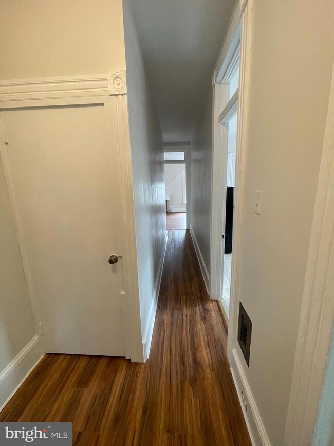 834 Centre Ave unit 3RD FLOOR, Reading, PA 19601 - photo 3