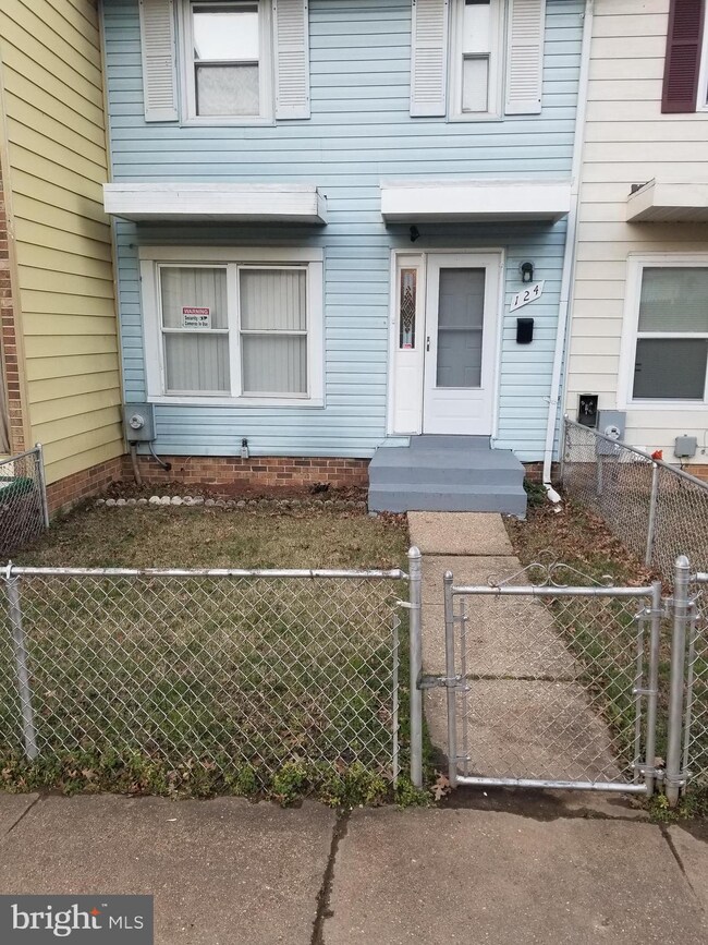124 Daimler Dr unit 2, Capitol Heights, MD 20743 - photo 2