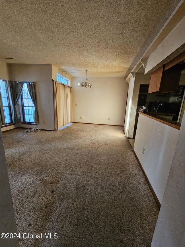 413 Hampton Place Blvd, Troy, NY 12180 - photo 4