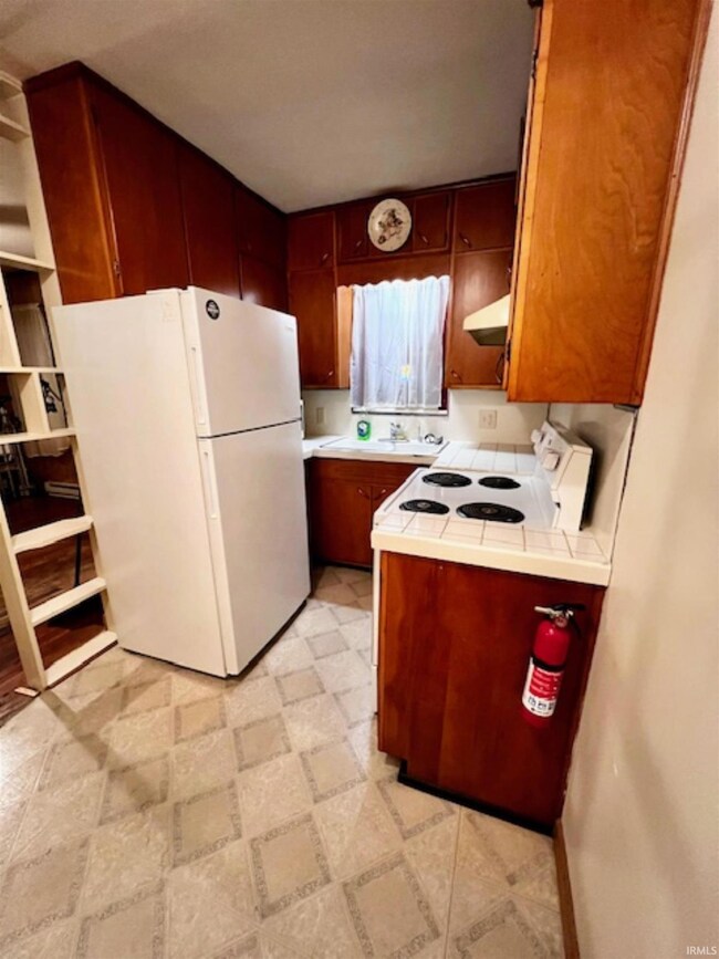 917 W Votaw St, Portland, IN 47371 - photo 5