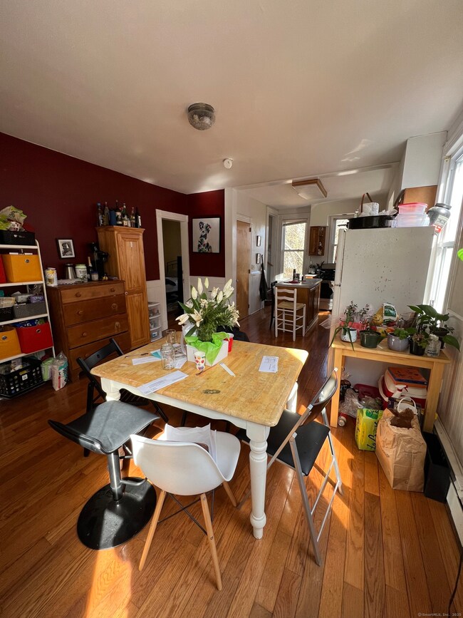 EAT-IN KITCHEN TABLE/ DINING