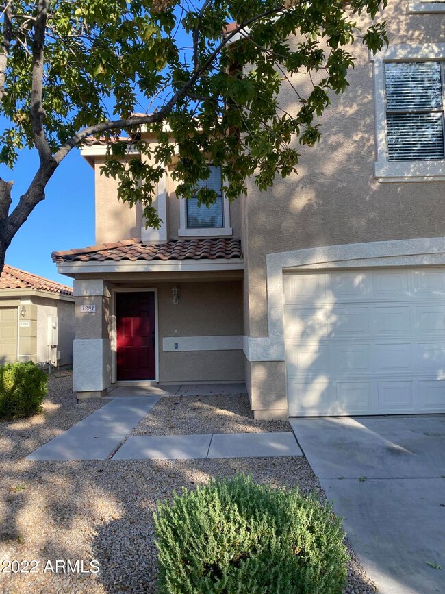 1291 S San Vincente Ct unit III, Chandler, AZ 85286 - photo 2