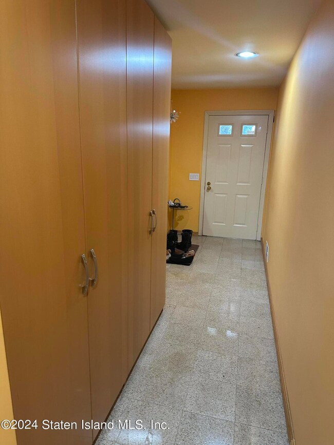 21 Phyllis Ct, Staten Island, NY 10309 - photo 3