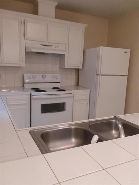 2401 Kimberly Ln, Edinburg, TX 78541 - photo 7