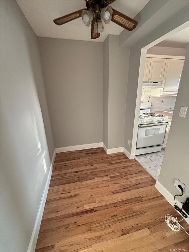 4200 Herkimer Place unit 7E, Bronx, NY 10470 - photo 7