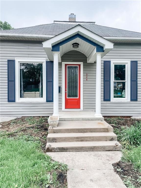 324 W 2nd St S, Newton, IA 50208 - photo 2