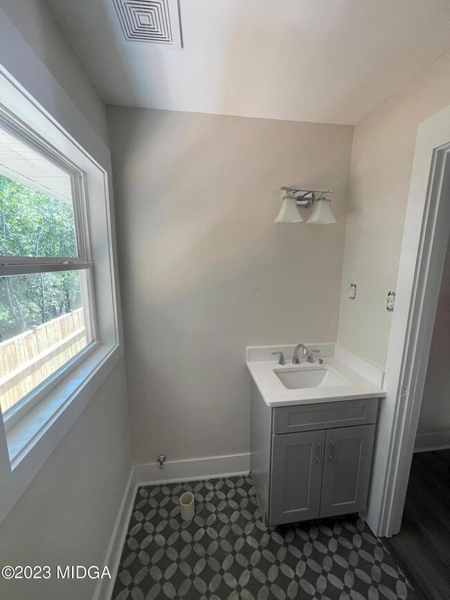 2375 Parker Ave unit 2, Macon, GA 31204 - photo 6