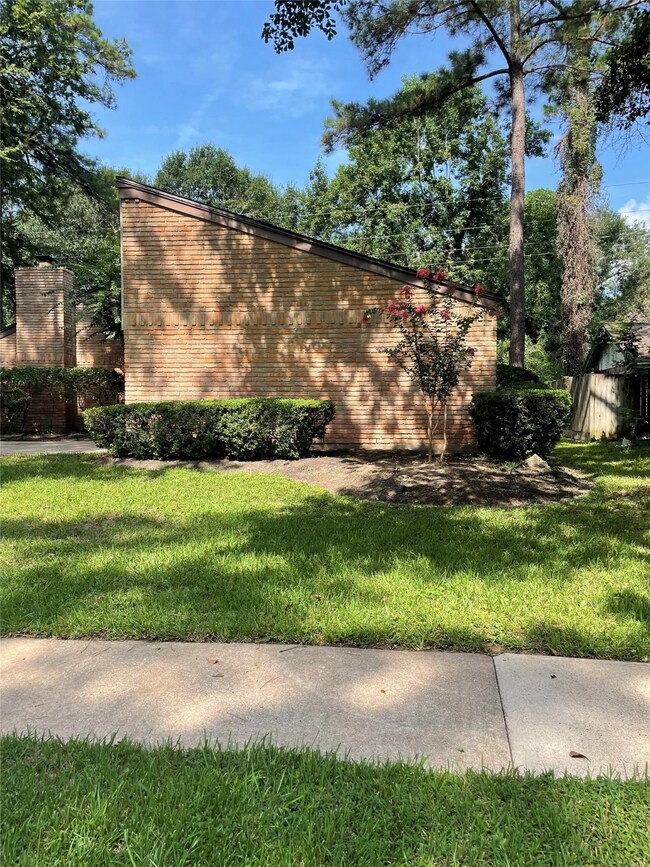 15111 Willow Branch Dr, Houston, TX 77070 - photo 3