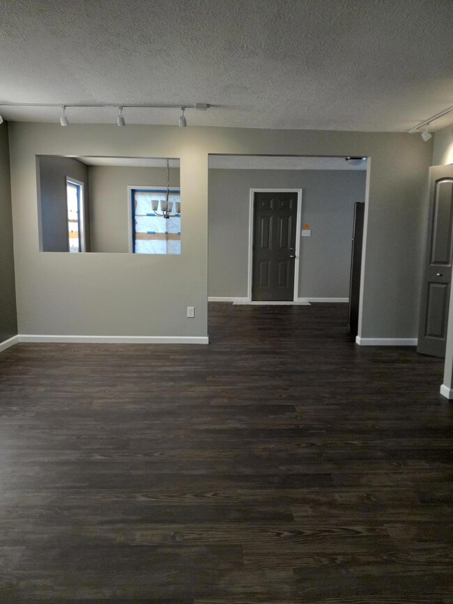 1596 Eastfield Dr N, Columbus, OH 43223 - photo 6