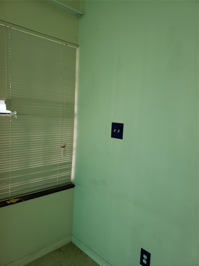 5220 1/2 Bennington St, Houston, TX 77028 - photo 3