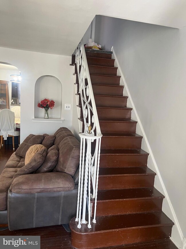 1117 Saint Vincent St, Philadelphia, PA 19111 - photo 7