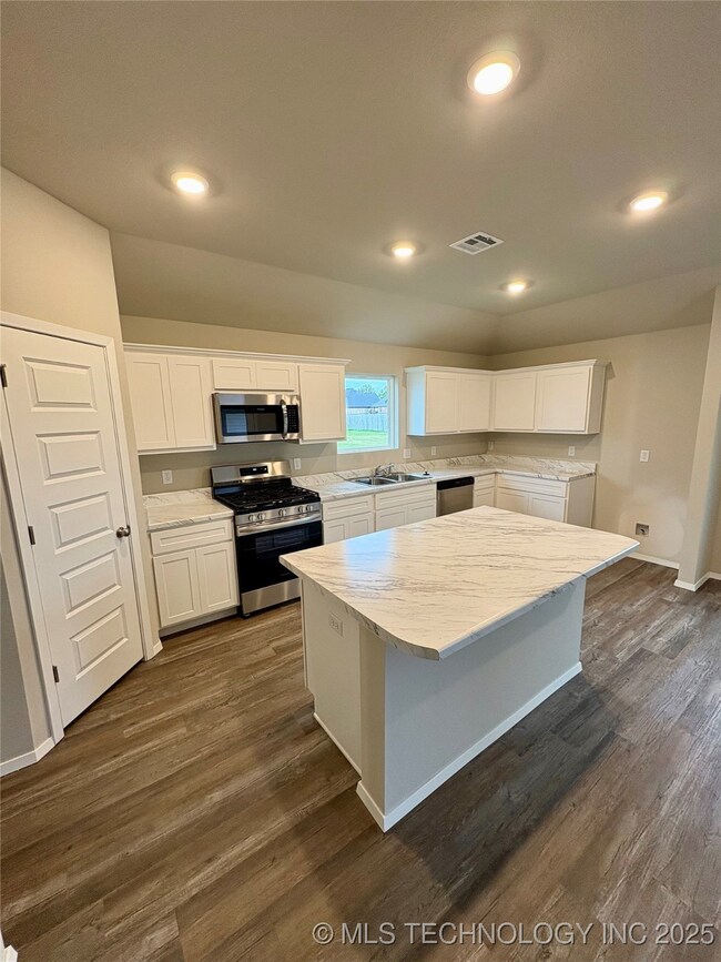 23114 S Mae Dr, Verdigris, OK 74019 - photo 5