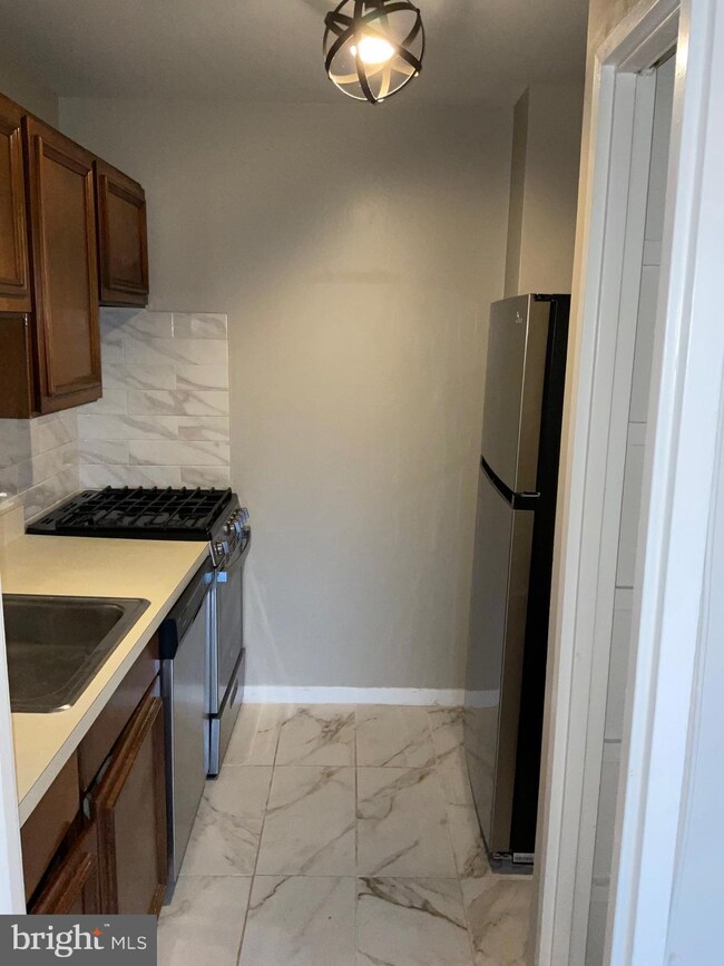 Park Sutton Condominiums, Silver Spring, MD 20910 - photo 2