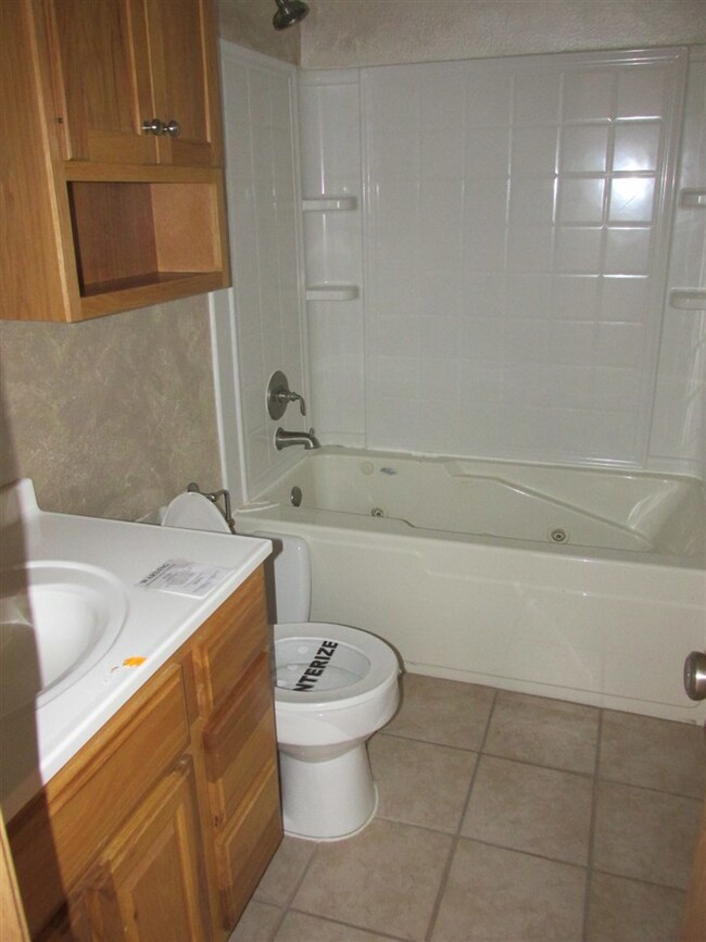 1231 Edgewood Dr, Waterloo, IA 50701 - photo 5