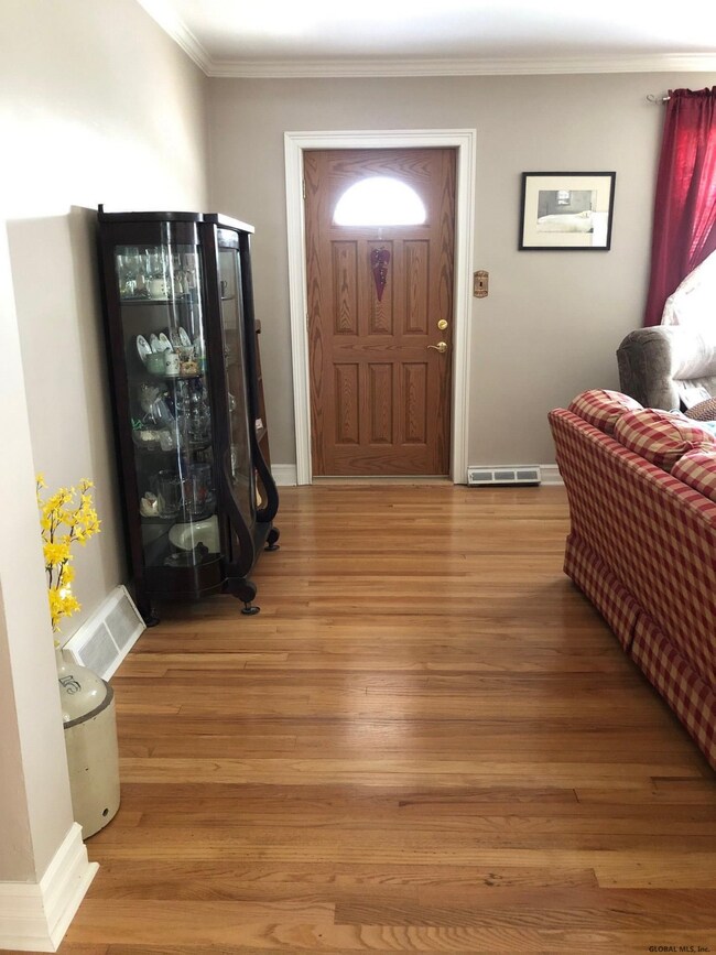 62 Cuthbert St, Schenectady, NY 12302 - photo 3